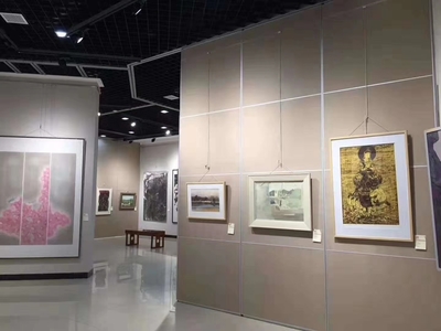 美術館活動展板設計生產廠家 價格、廠家選擇與隔斷美術設計解析