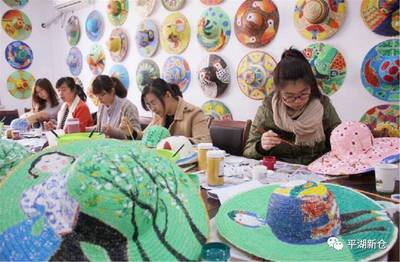 【文藝鄉(xiāng)鎮(zhèn)】新倉(cāng)鎮(zhèn)手繪草帽工作室成立,最美的草帽都在這兒啦!